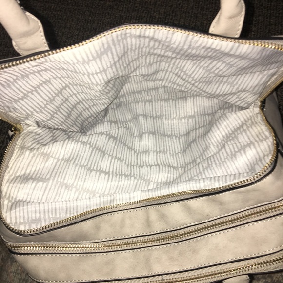 Woman’s handbag - Picture 9 of 9